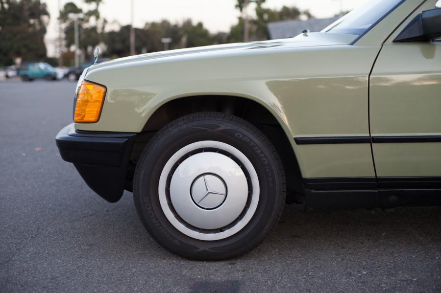 Детали экстерьера Mercedes-Benz 190 D (W124) 1984 года  (NA) (фото 56 из 240)